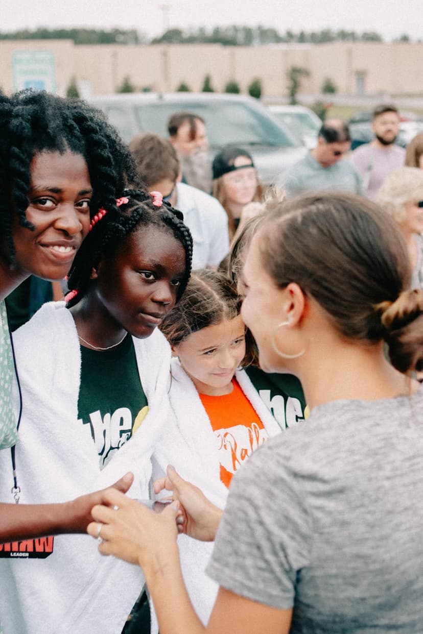 Kids praying together